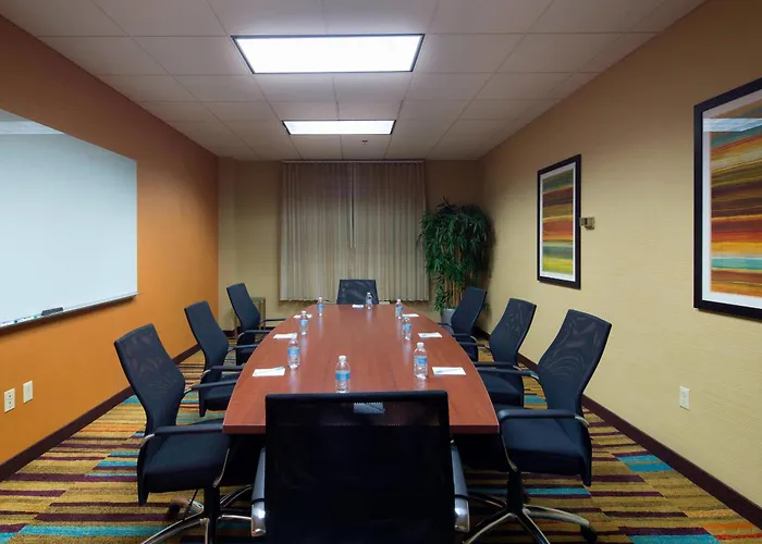 Fairfield Inn & Suites By Marriott Newark Liberty International Airport
