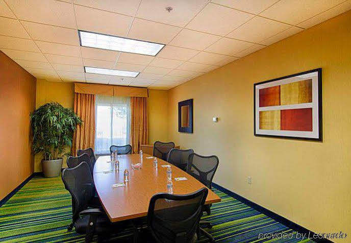Hotel Fairfield & By Marriott Liberty International Airport