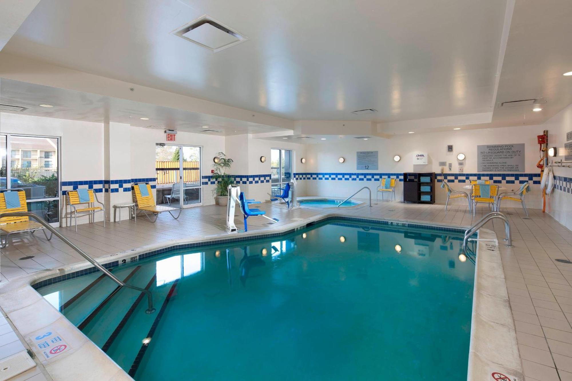 Hotel Fairfield & By Marriott Liberty International Airport Newark
