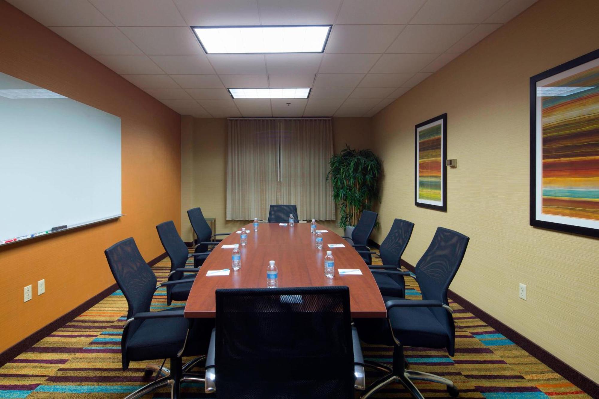 Fairfield & By Marriott Liberty International Airport Hotel Newark